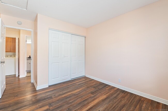Building Photo - 9210 Kenwood Dr