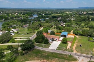 Building Photo - 826 Sandy Mountain Dr