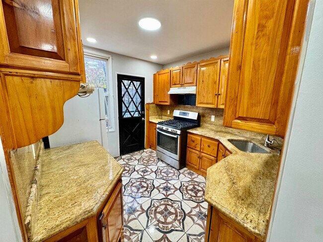 Foto del edificio - 272 Winfield Ave