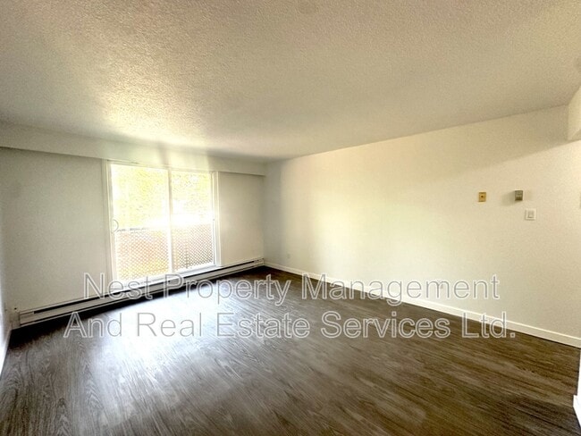 Building Photo - 776 Vaughan St