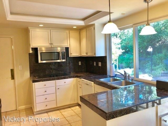 Foto del edificio - 5 br, 3 bath House - 15 Corte Mateo
