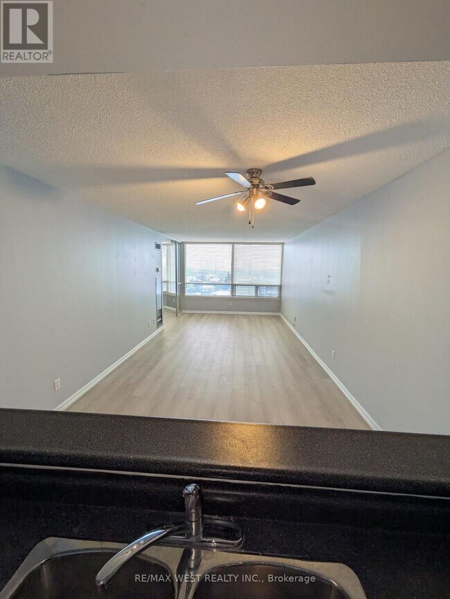 Photo du bâtiment - 1121 Steeles Ave W