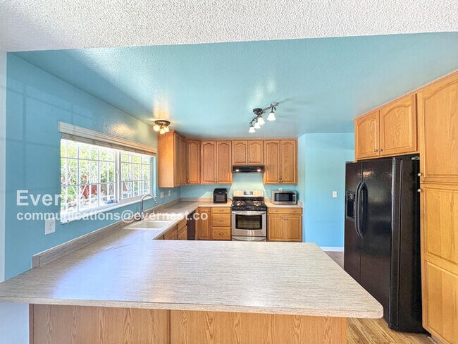 Building Photo - 300 Hannigan Wy