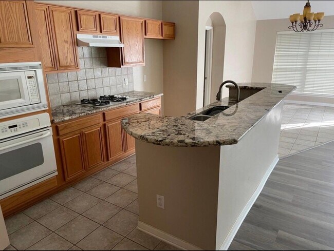 Foto del edificio - 15119 Wimberly Park Dr