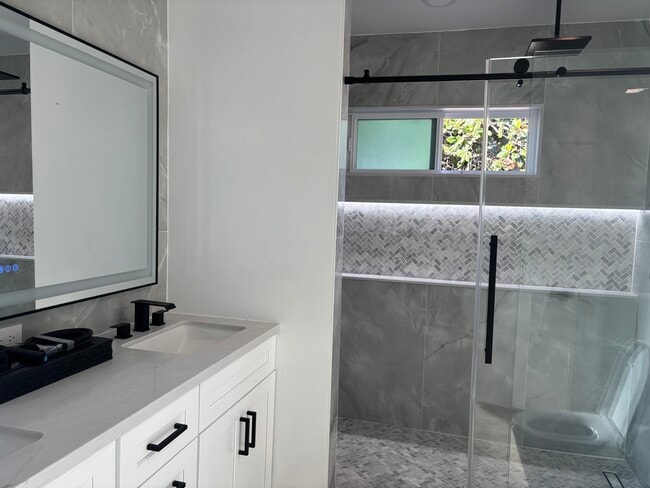 Building Photo - 11707 Atkinson Ave