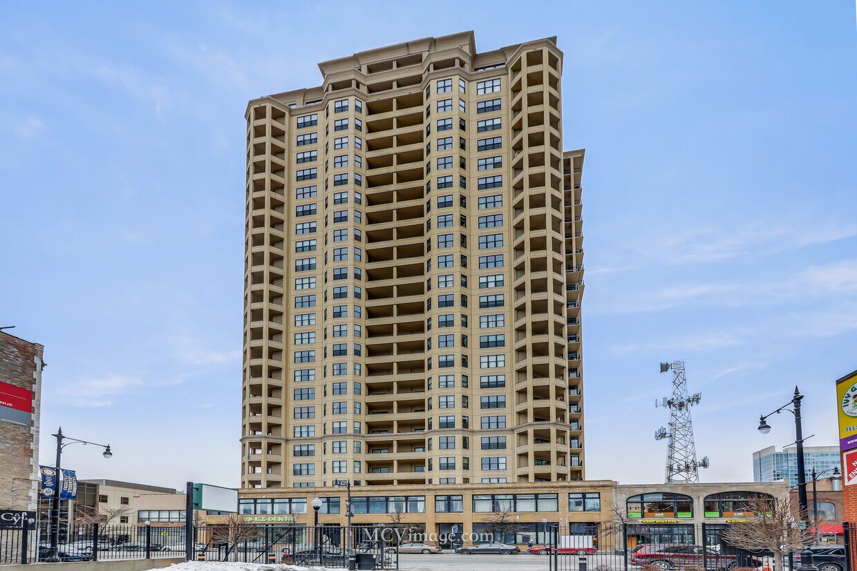 Primary Photo - 1464 S Michigan Ave