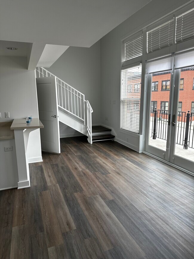 Foto del edificio - 314 E 6th St