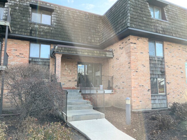 Foto del edificio - 8 Oak Creek Dr