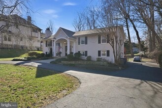 Building Photo - 7001 Arbor Ln