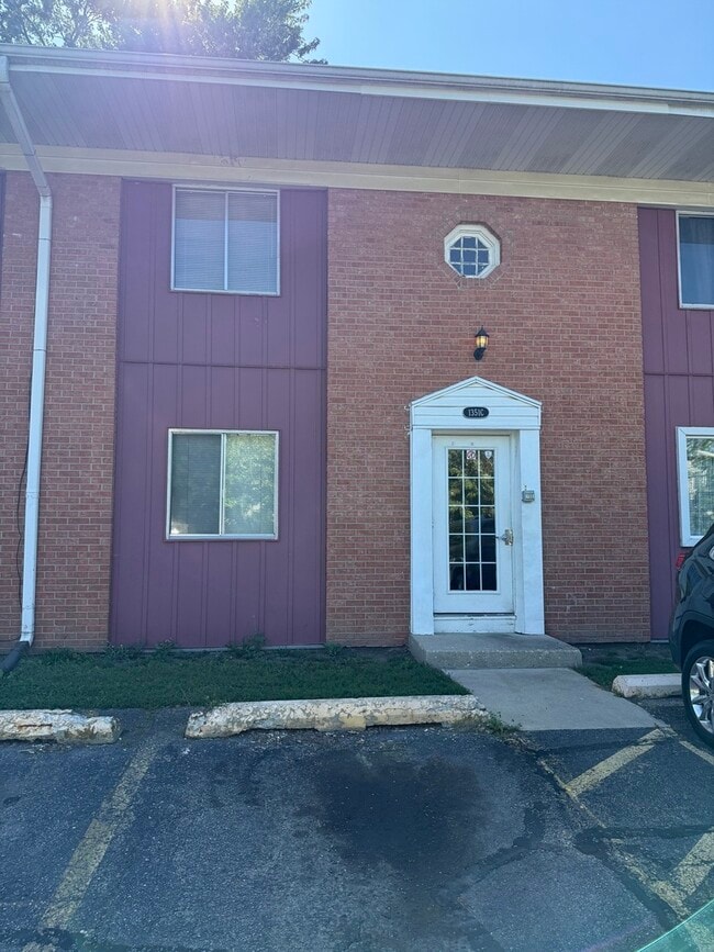 Building Photo - 1351 Monomoy St