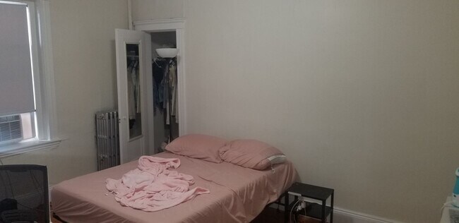 Building Photo - Brighton 1 Bed split available Now