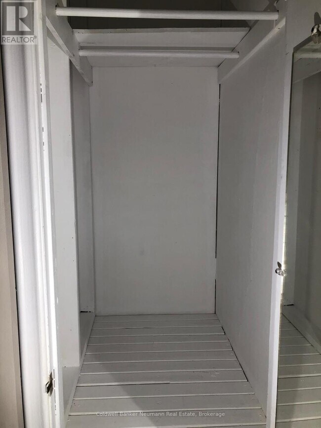 Photo du bâtiment - 96 Arthur St N