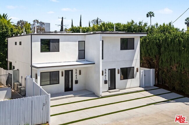 Foto del edificio - 5841 Whitworth Dr