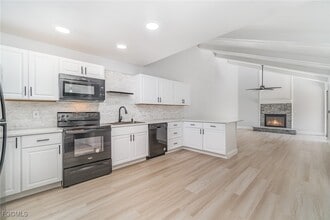 Building Photo - 17287 Timber Oak Ln
