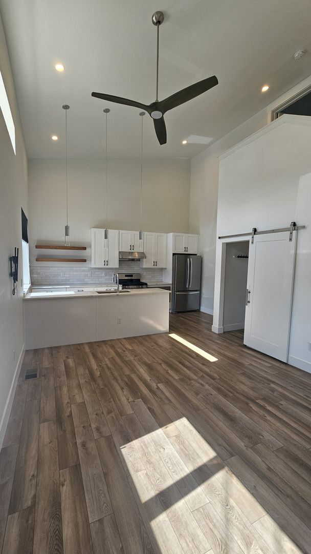 Foto del edificio - Modern Townhome with off street Parking in Denver