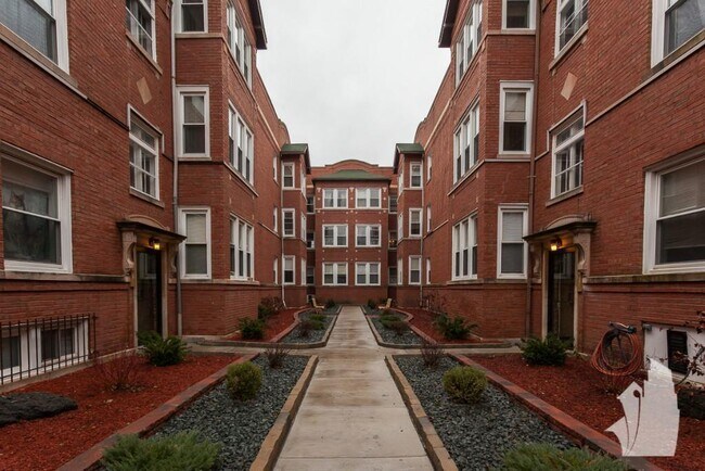 Building Photo - 4427 N Wolcott Ave