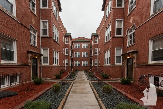 Building Photo - 4427 N Wolcott Ave