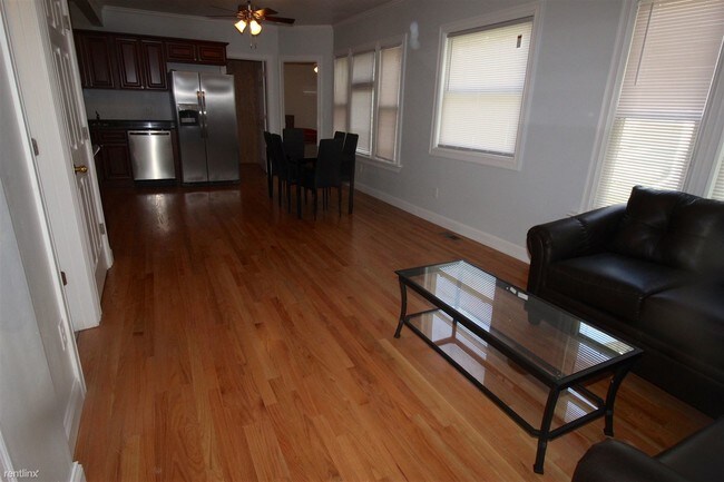 Foto del edificio - 4 br, 2 bath  - 208 W Ann St # 1 208 W Ann #1