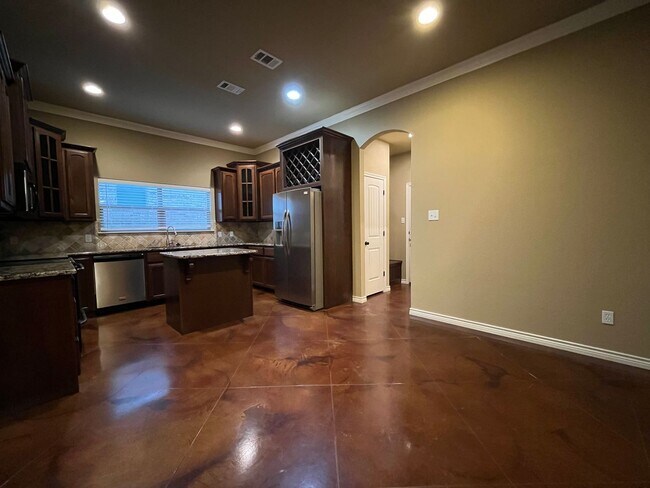 Building Photo - AVAILABLE NOW:  3 bedroom house