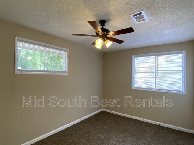 Building Photo - 23 Hiland Pl