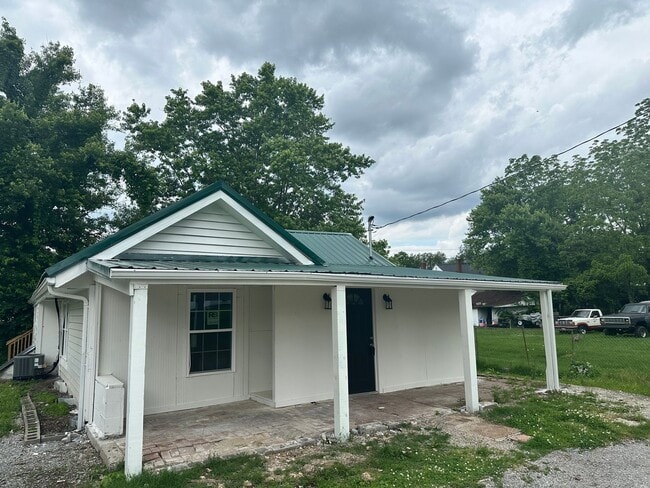 Building Photo - Spacious 3-Bedroom, 1-Bath Home with Newly...