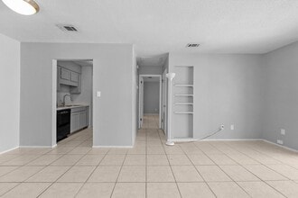 Building Photo - 1555 Green Briar Pkwy