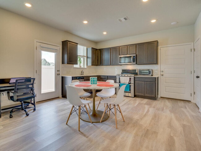 Building Photo - 7700 Dylan Dr