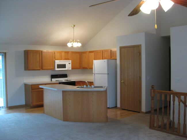 Building Photo - Nice Home Great Location Near Wesleyan Uni...