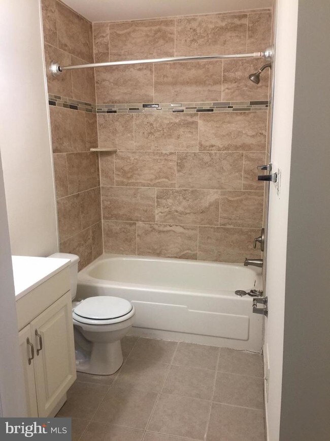 Foto del edificio - 12348 Woodlawn Ct