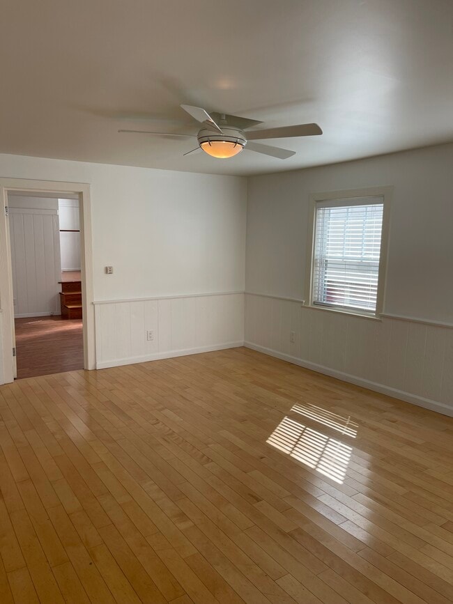 Living room: hardwood floors - 218 25th Pl