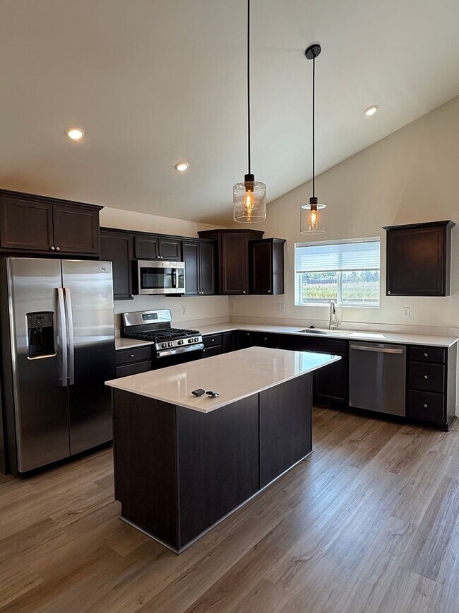 Building Photo - 4 bed 3 bath in Belgrade.