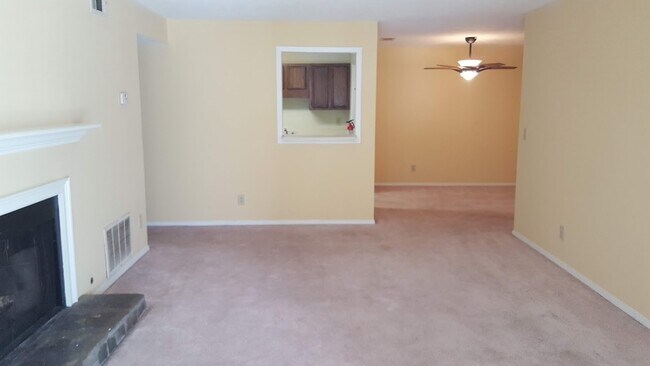 Foto del edificio - 1350 Brockett Pl