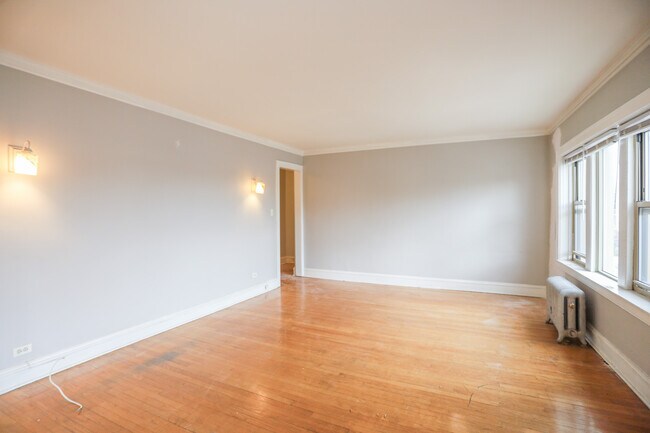 Foto del edificio - 2402 W Lunt Ave