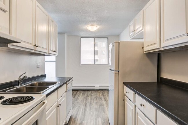Interior Photo - Riverside Towers