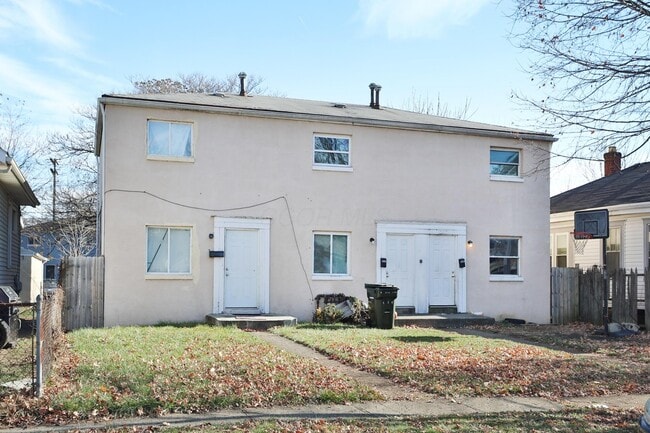 Building Photo - 446 S Yale Ave