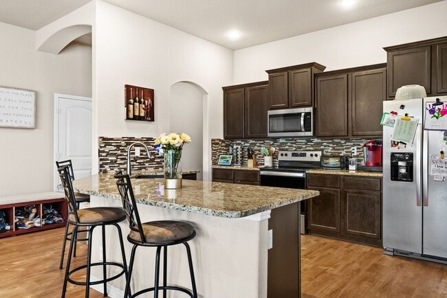 Foto del edificio - 907 Hickok Dr