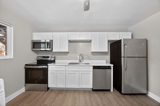 Kitchen 2 - Cedar Court