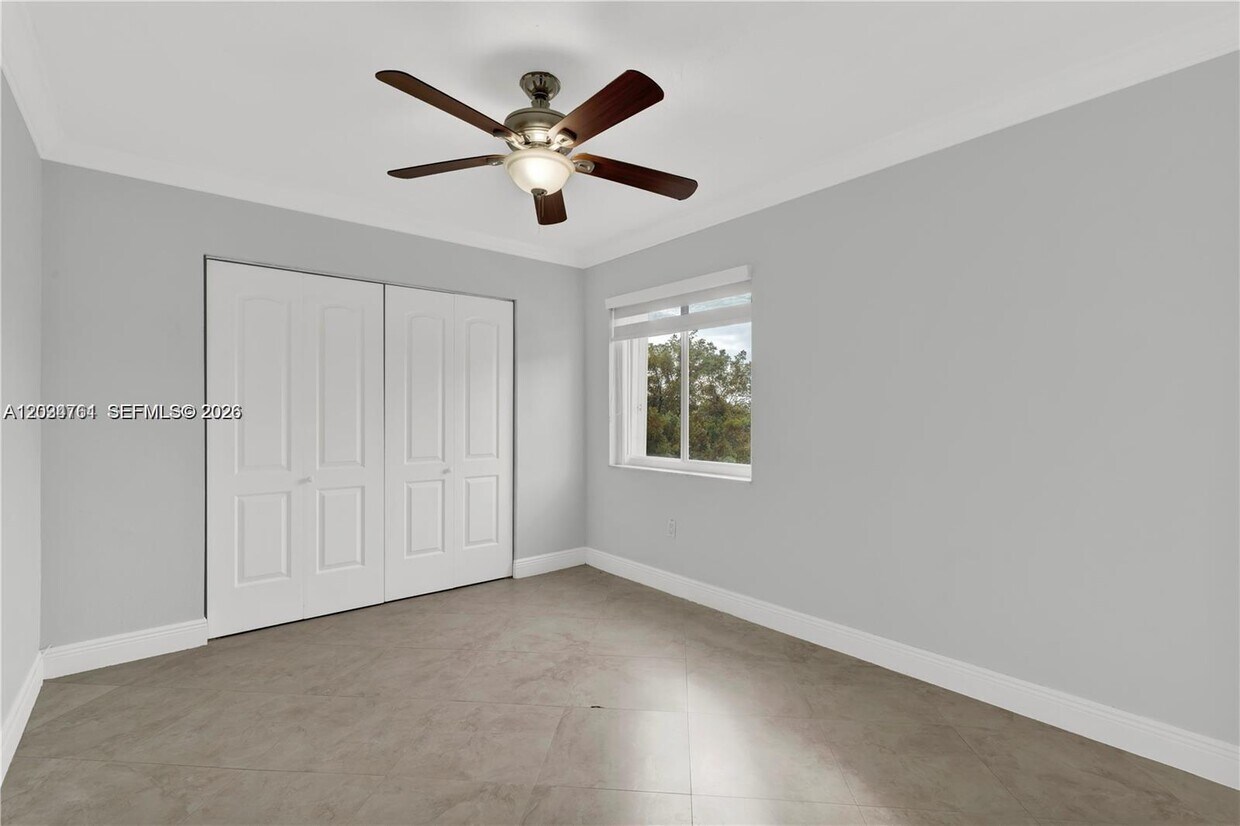 Foto del edificio - 6200 W Flagler St