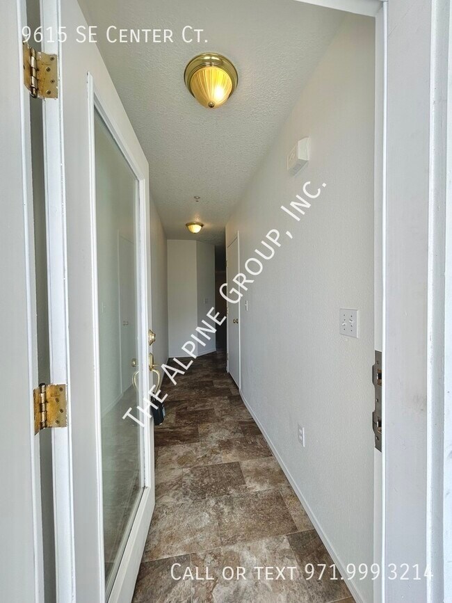 Foto del edificio - 9615 SE Center Ct