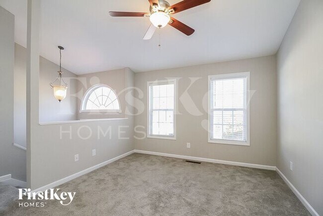 Building Photo - 950 Buckhorn Ct