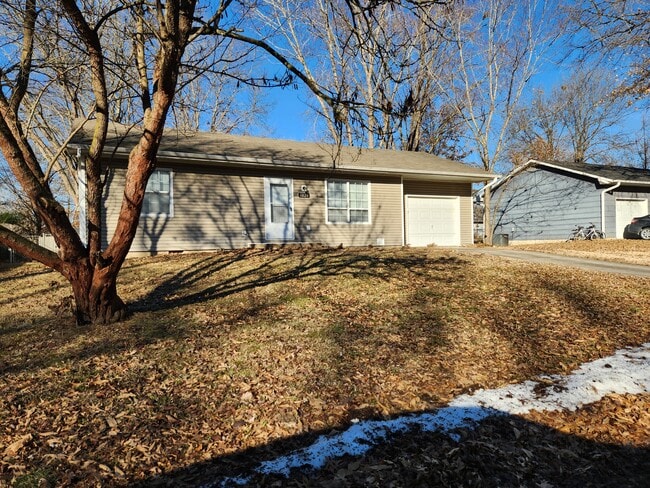 Building Photo - 1825 W Boris Dr