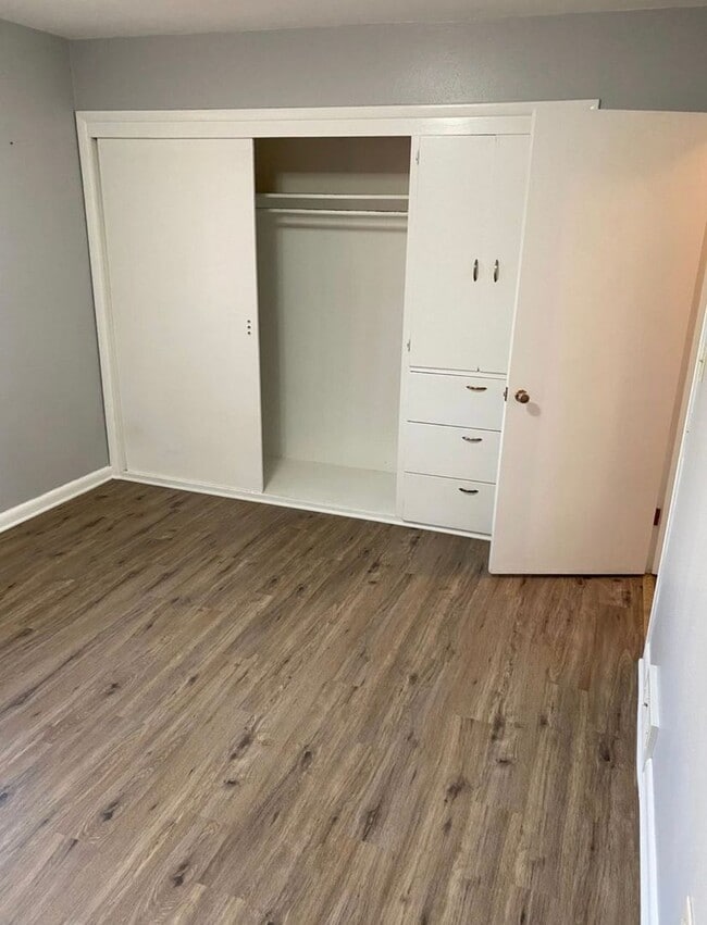 Building Photo - KF2