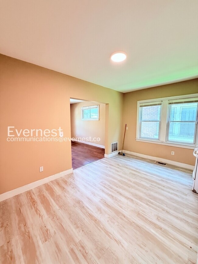 Foto del edificio - 2488 Woodmere St