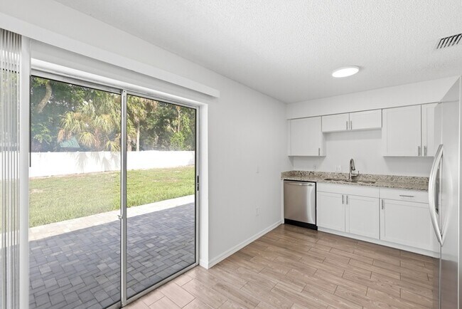 Foto del edificio - 30850 Cherokee Ave