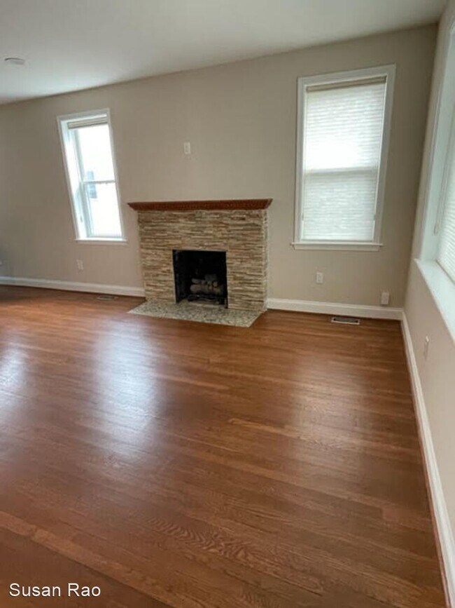 Building Photo - 4 br, 3.5 bath House - 614 Franklin St. NE