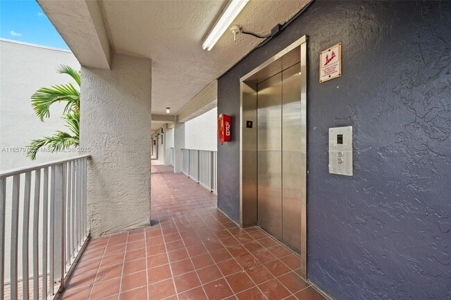 Building Photo - 10090 NW 80th Ct