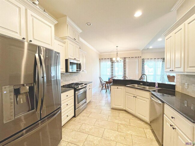 Foto del edificio - 3 Bedroom House in Gated Community| Community Pool