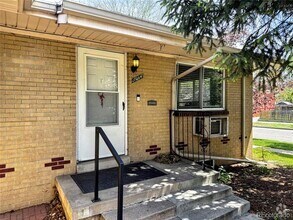 Building Photo - 4300 Umatilla St