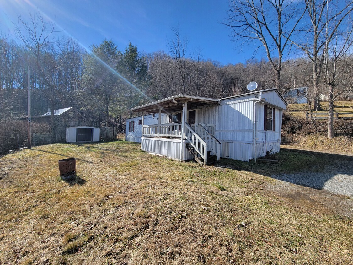 31 Comet Ln, Waynesville, NC 28785 House Rental in Waynesville, NC