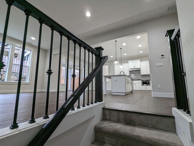 Building Photo - Outstanding 5 BD* 3 BA* Single Family Home...